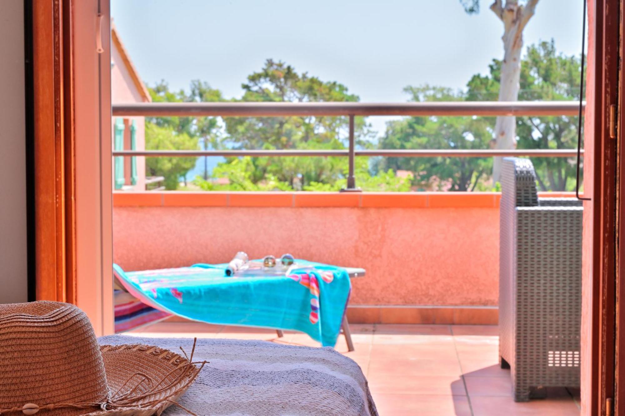 Pinea Mare Hotel Poggio Mezzana Bagian luar foto